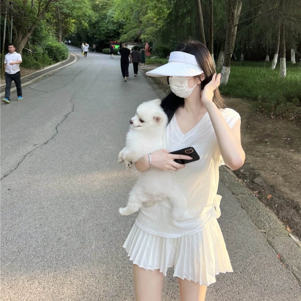 赵露丝2023夏季新款短袖运动百搭慵懒宽松青春女主角V领薄T恤女