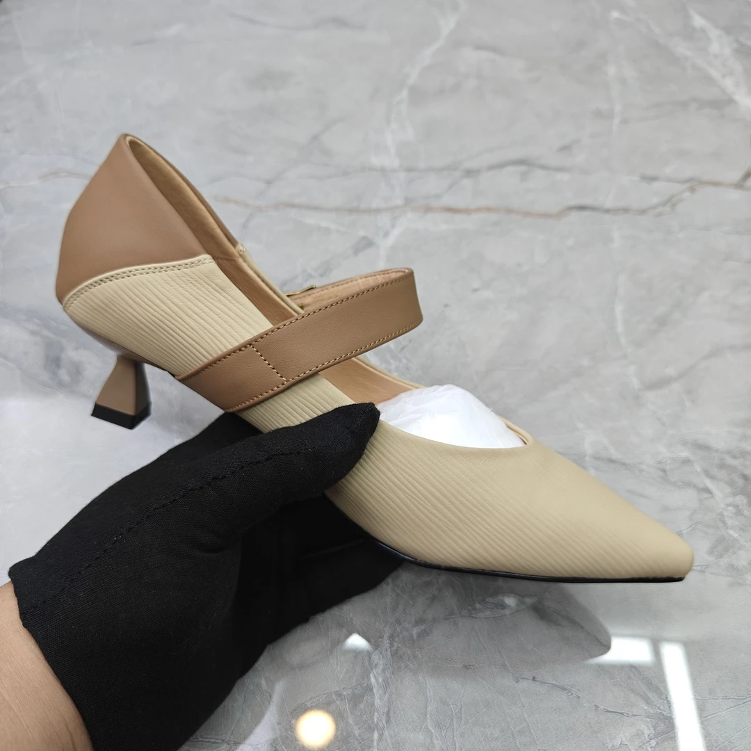 Z（孤品）38码牛皮尖头粗跟单鞋女669-96