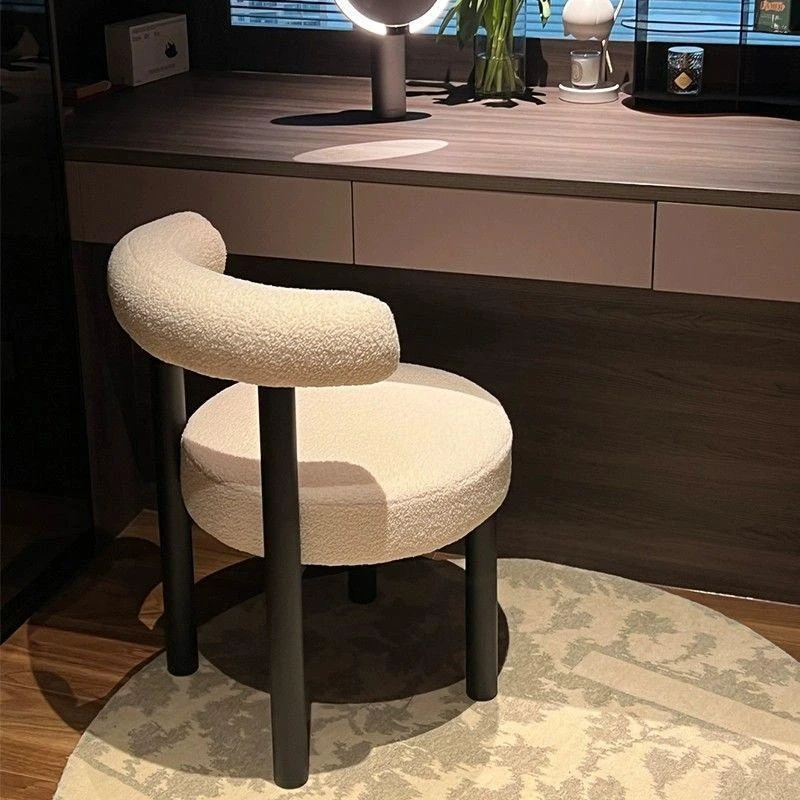 网红化妆女生梳妆奶油现代凳子设计师简约餐椅卧室家用梳妆台椅子