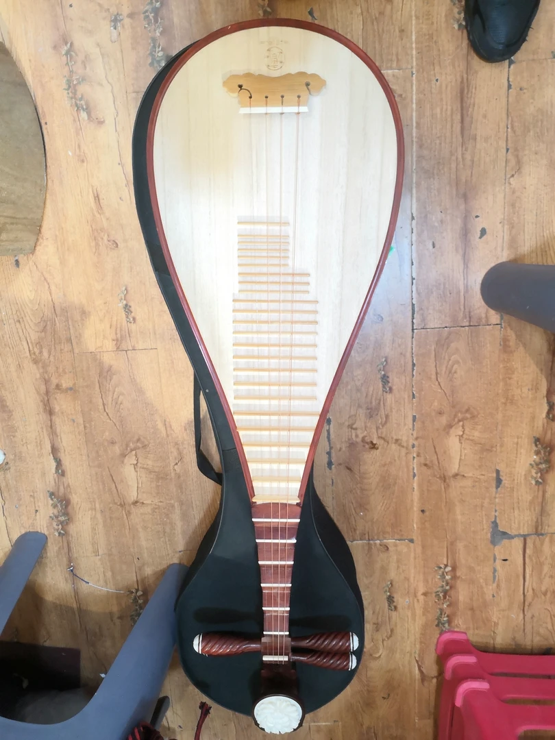 花梨木清漆牡丹头成人琵琶