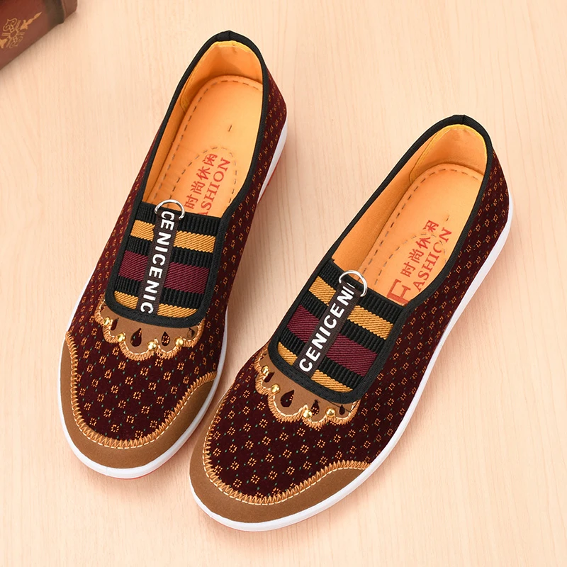 秋季新款老北京布鞋女鞋软底防滑中老年休闲布鞋一脚蹬平底妈妈鞋