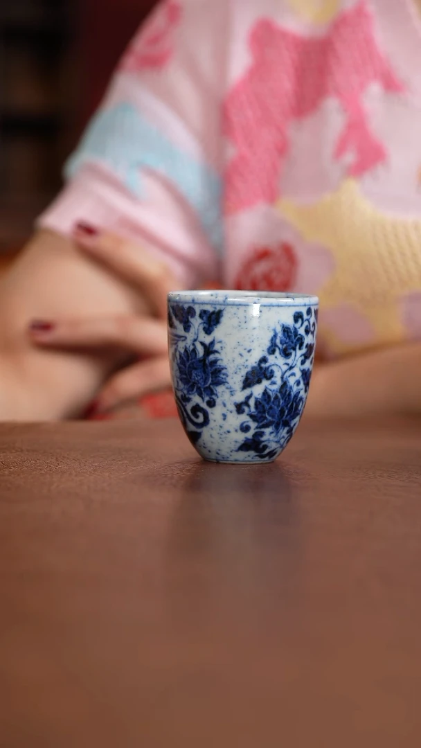 【闪购商品】元青花凤纹缠枝手握杯