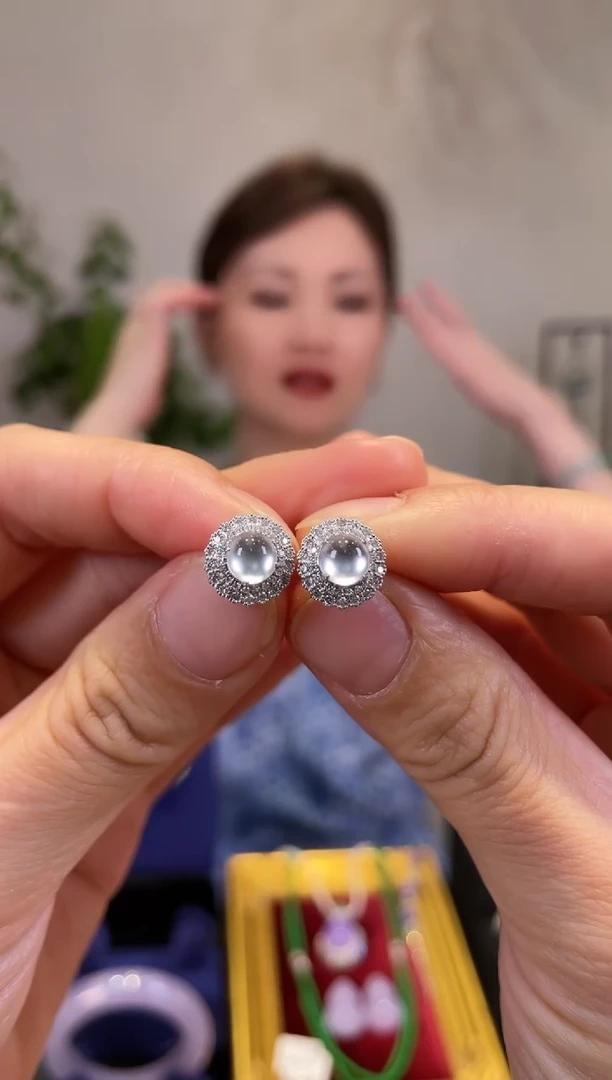 【闪购商品】翡翠耳饰18K金镶嵌翡翠耳钉