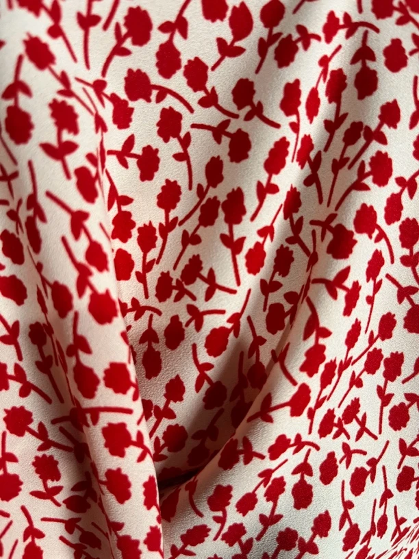 【拍三发四】弹力双绉不透红色小碎花时装面料新款布料