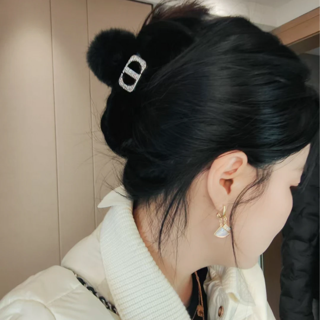 金属扣毛毛氛围感抓夹