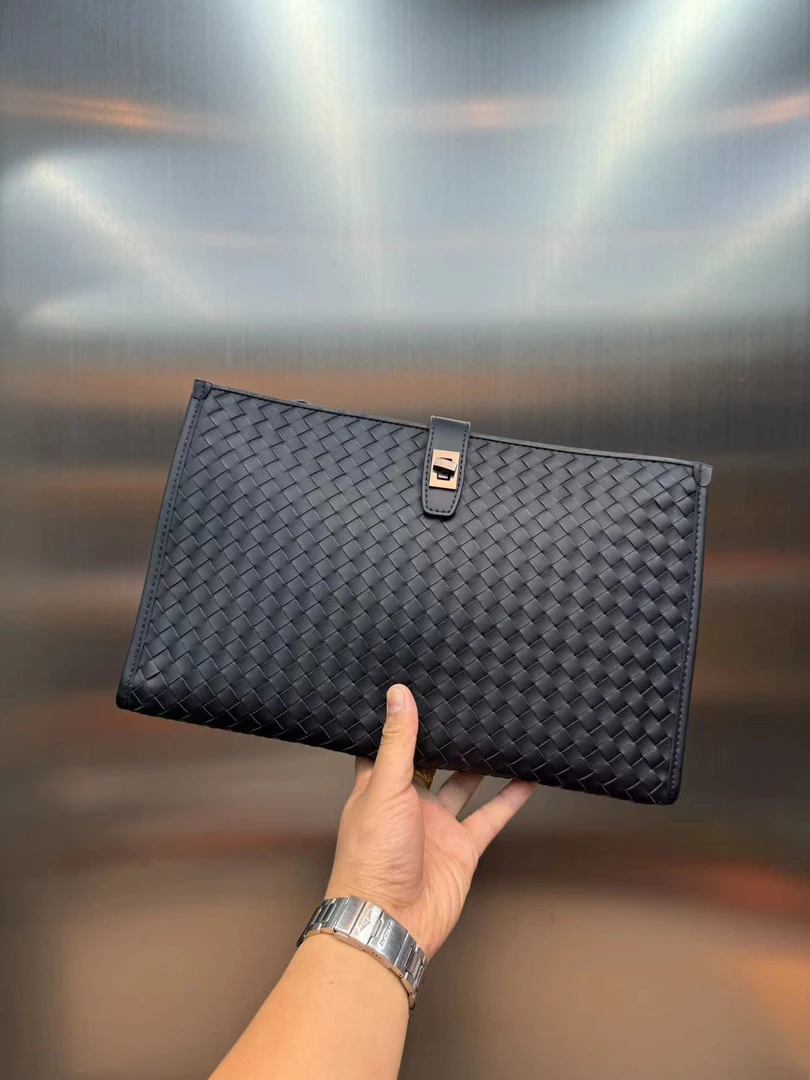 高品质天花板牛皮编织手拿斜挎两用包