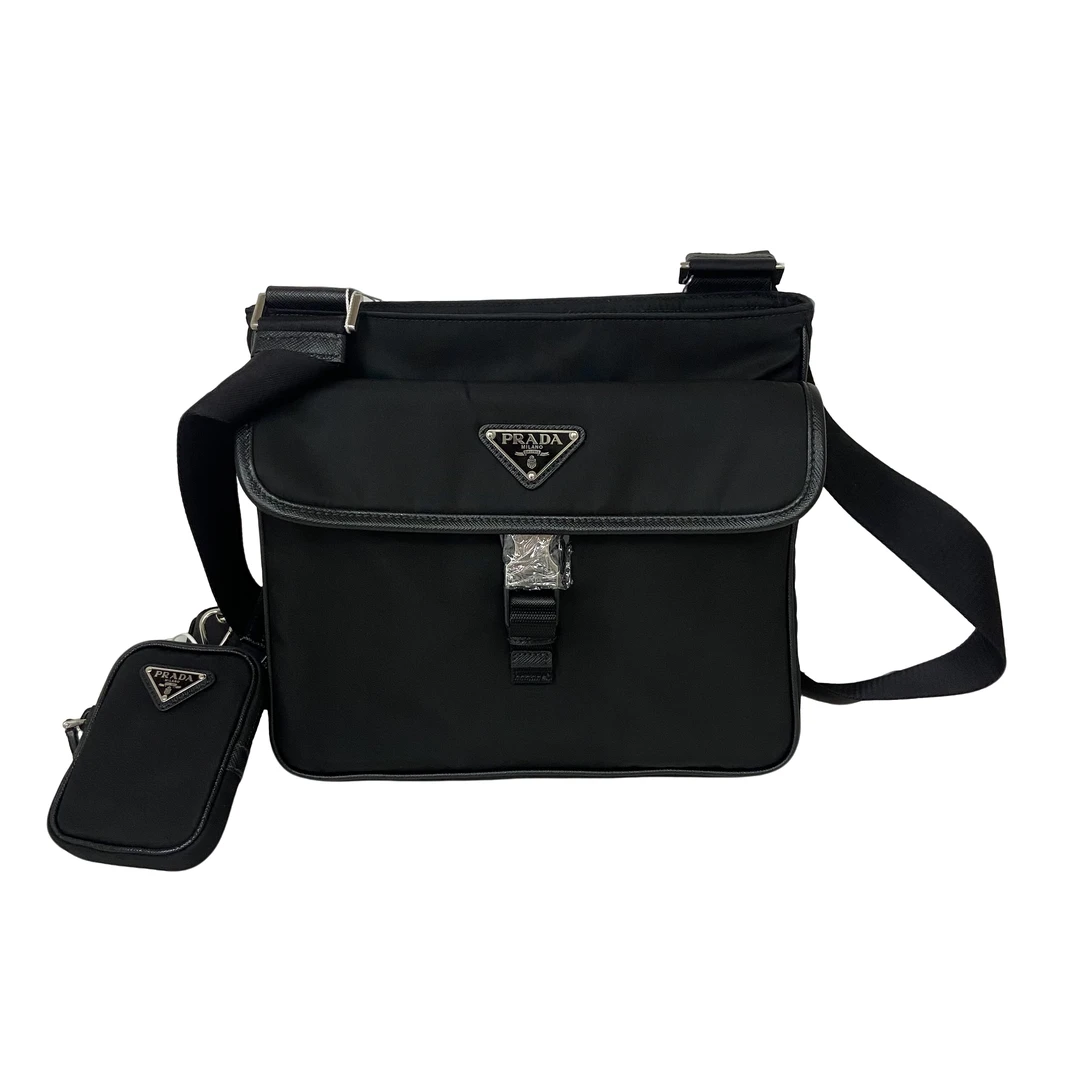 99新 Prada/普拉达 男士经典休闲时尚百搭芯片款二合一斜挎包/527