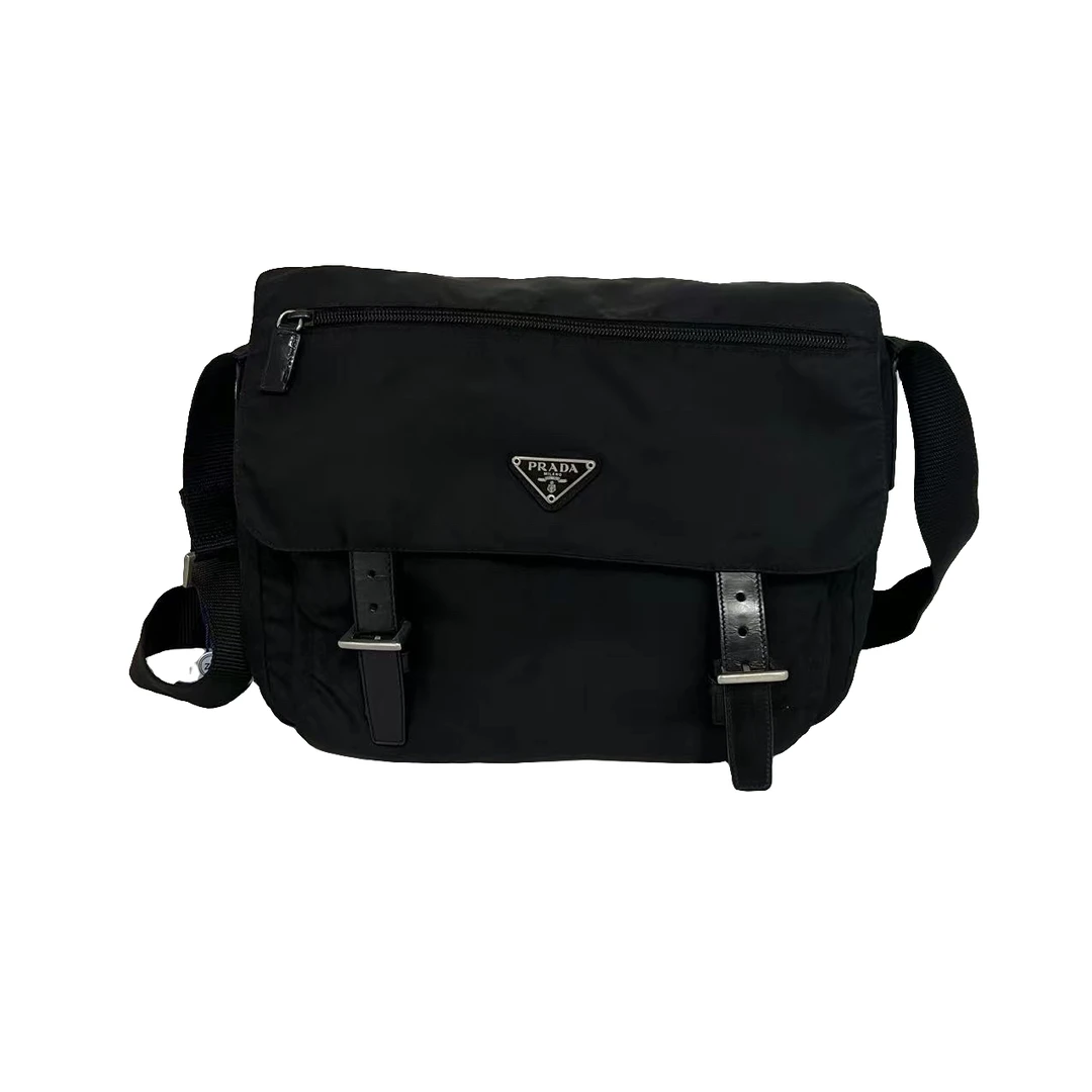 95新 Prada/普拉达 男士 经典降落伞尼龙中号黑色休闲斜挎包/ 422