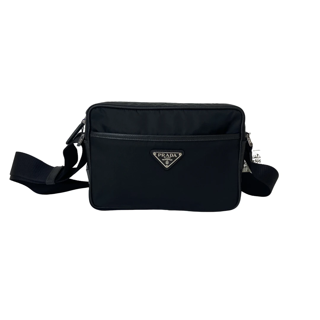 99新 Prada/普拉达 普拉达休闲时尚尼龙黑色小号尼龙 斜挎包/ 572