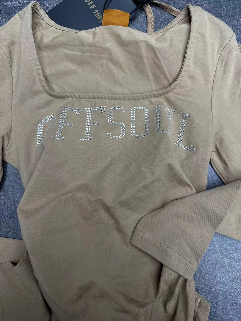 C23-3两色“钻石字母”方领长袖上衣（7003）