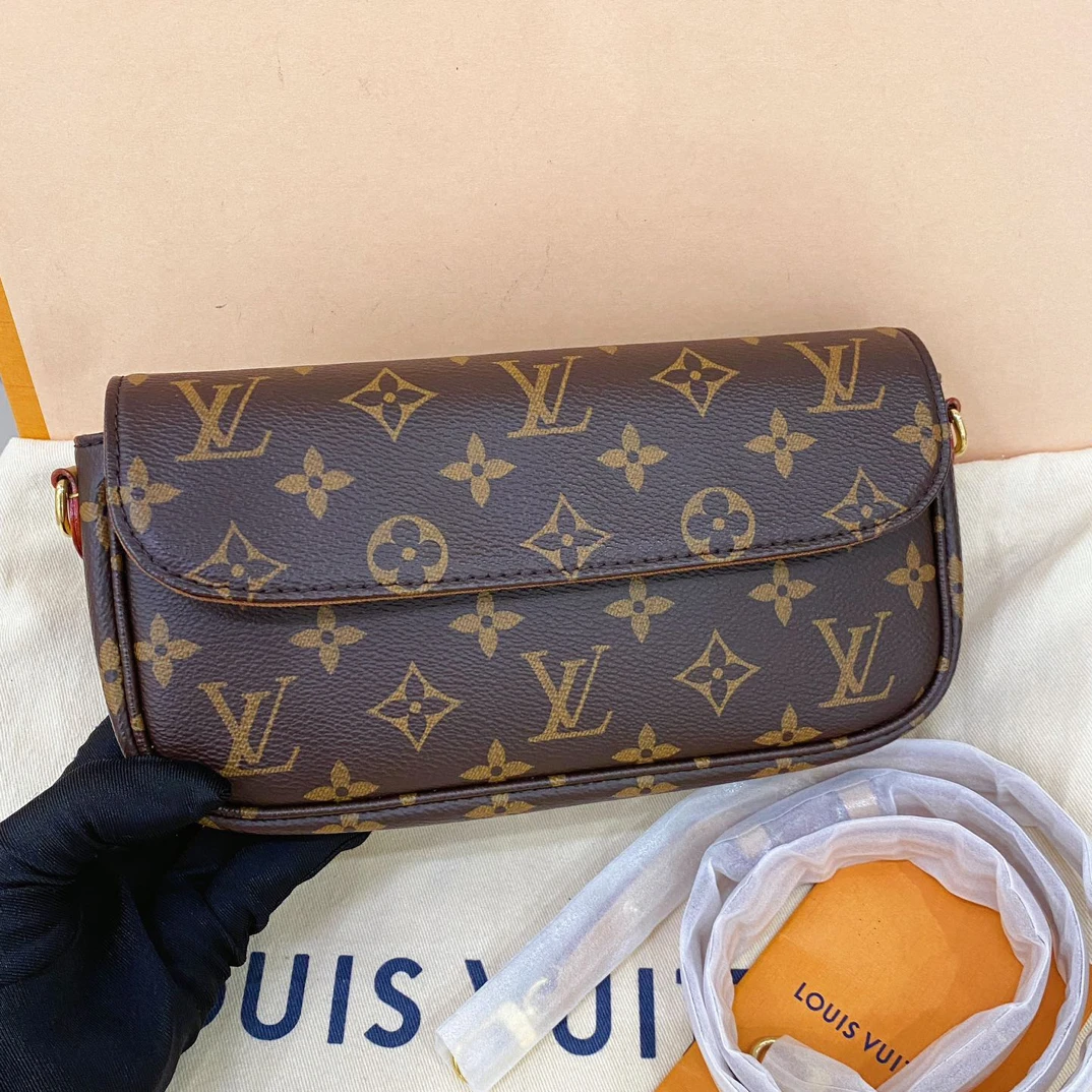 未使用 LouisVuitton/路易威登 最新款ivy woc 双链条25年7月的票