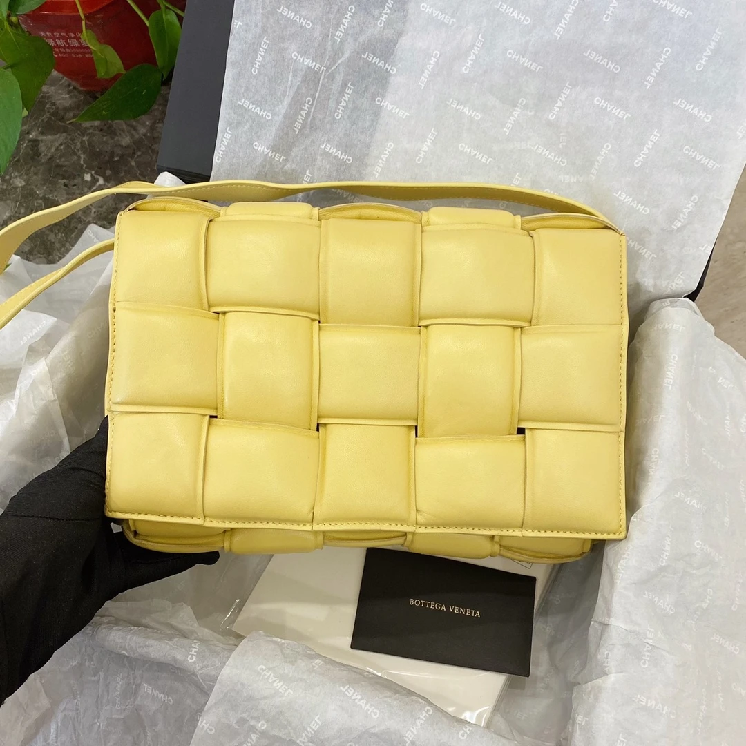95新 BOTTEGA VENETA/葆蝶家 tCassette经典编织款戚薇同款单肩包