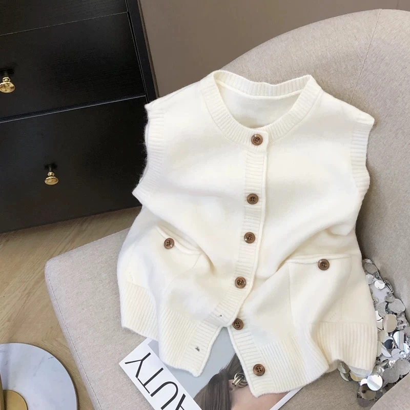 圆领针织马甲女2024秋新款圆领坎肩外搭无袖毛衣开衫叠穿软糯上衣