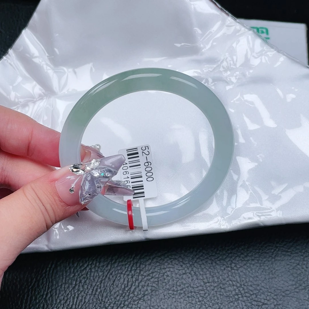 翡翠手镯（圆镯）未镶嵌美***士52半山水手镯