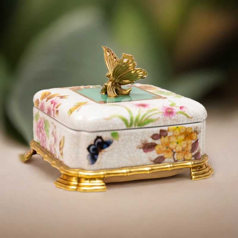 铜配陶瓷蝴蝶盖盒桌面摆件
