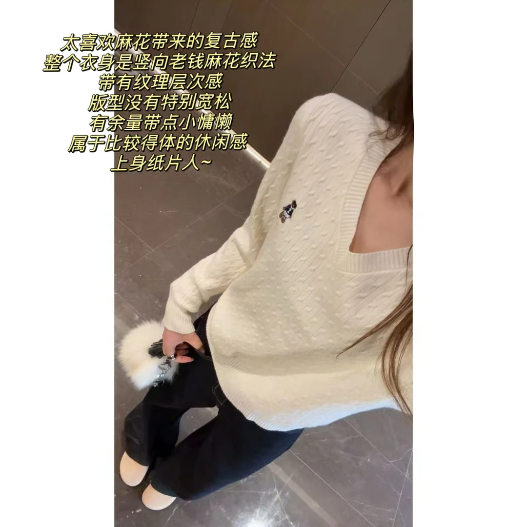 徐秋阳  v领小熊 百搭时尚休闲设计感显瘦显白毛衣YM215-