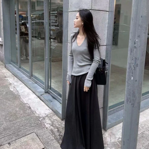 徐秋阳   约会日记   时尚简约百搭舒适显瘦V领针织上衣6629