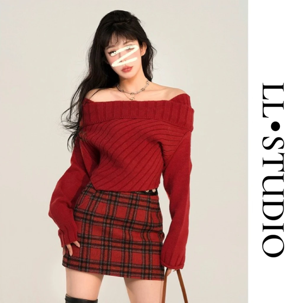 【PPEIQI】"一眼心动"微胖大码红色毛衣+格纹短裙秋冬气质露肩针织