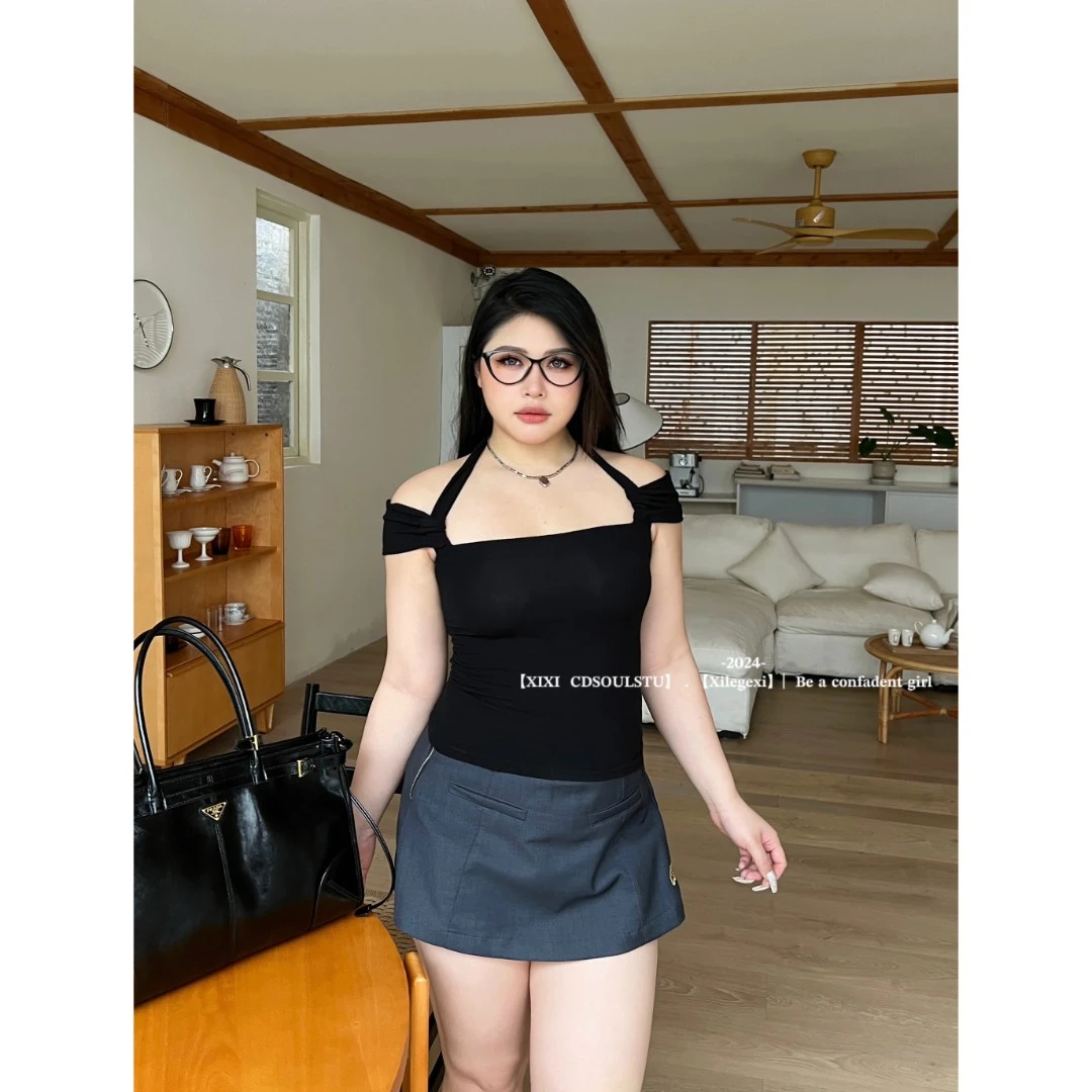 【PPEIQI】"黑金报刊"微胖大码可正反两穿显瘦别致挂脖一字肩T恤