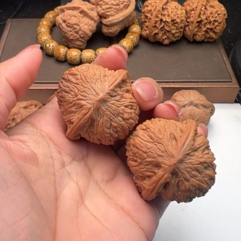 文玩核桃把件泥鳅