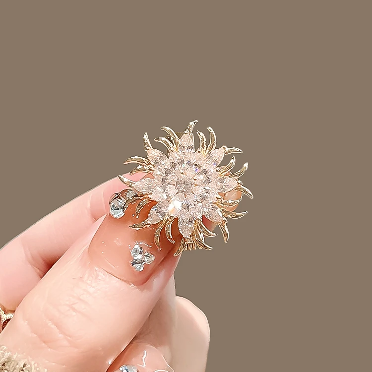 合金胸针 花朵胸针女闪耀精致胸花气质奢华别针夏防衣服配饰