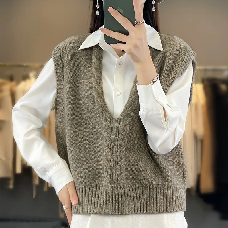 新款2025年春秋深V领粗麻花马甲 女叠穿套衬衫无袖毛衣针织衫背心