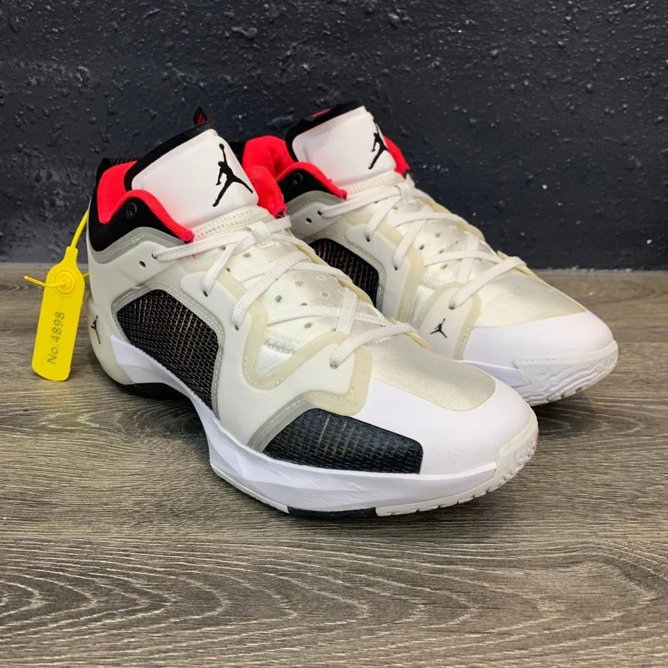 44码AJ37白红 95新磨损小 碳板完好 实战球鞋缓震