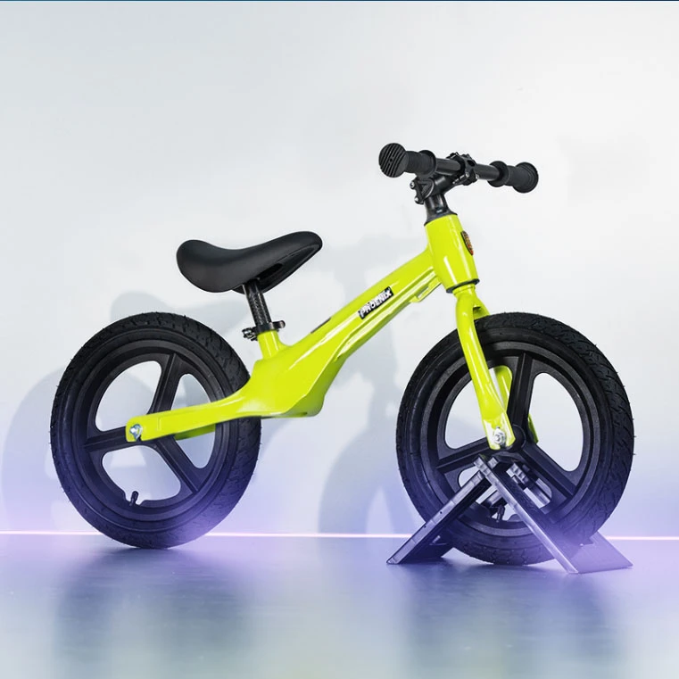 鳳凰【张兰俏生活】竞技型小童骑行镁合金滑步车2-6岁平衡车