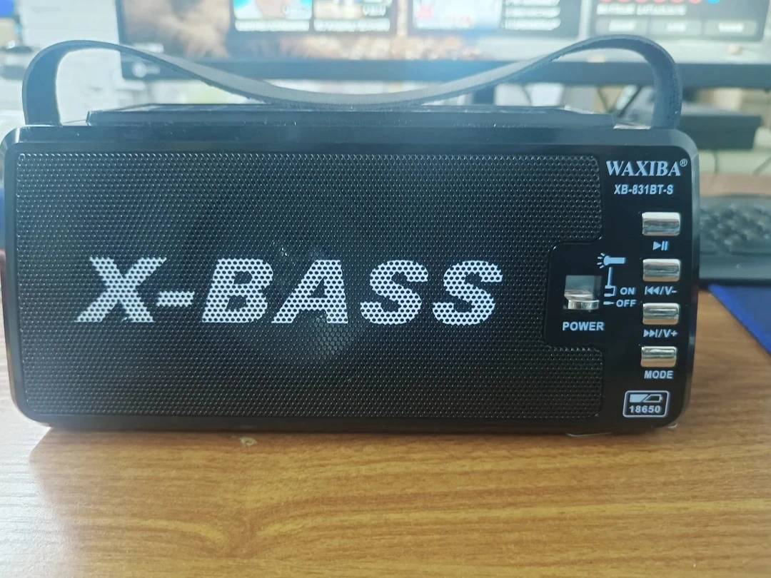 高品质蓝牙收音机  太阳能板