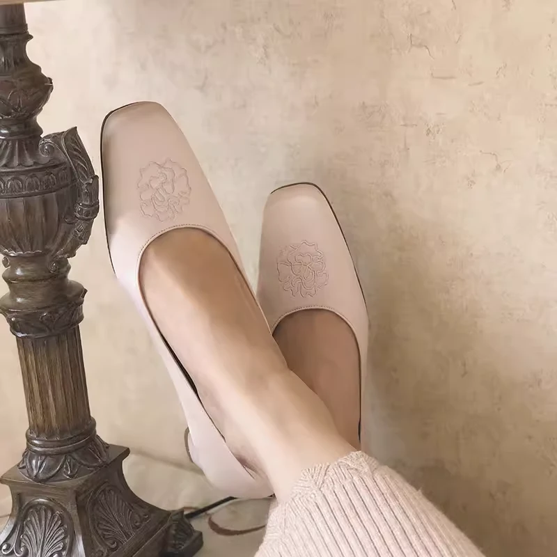 复古方头浅口丝绸缎面山茶花玛丽珍鞋刺绣粗跟仙女法式婚鞋单鞋