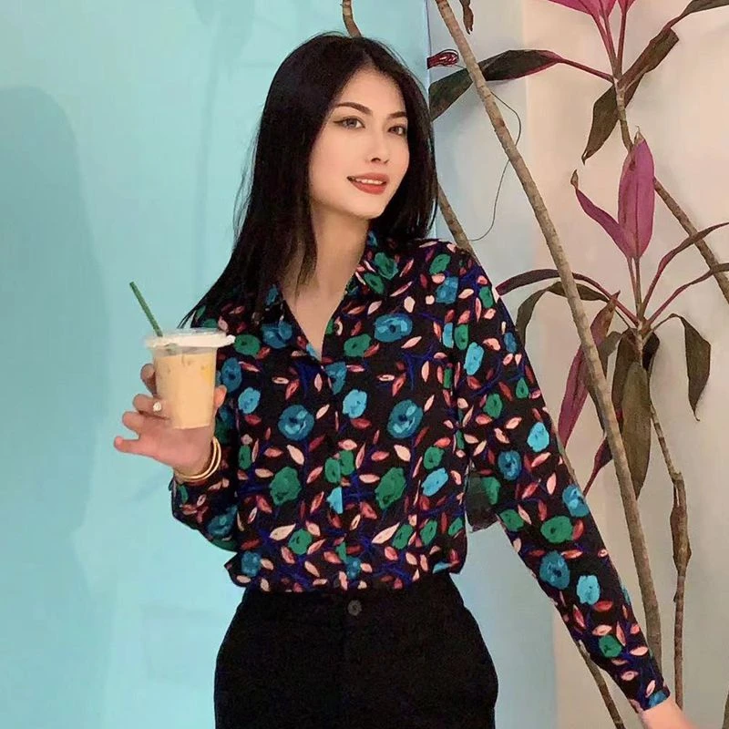 时尚轻奢（身临花境）长袖女衬衫韩范气质通勤百搭方领碎花女衬衣
