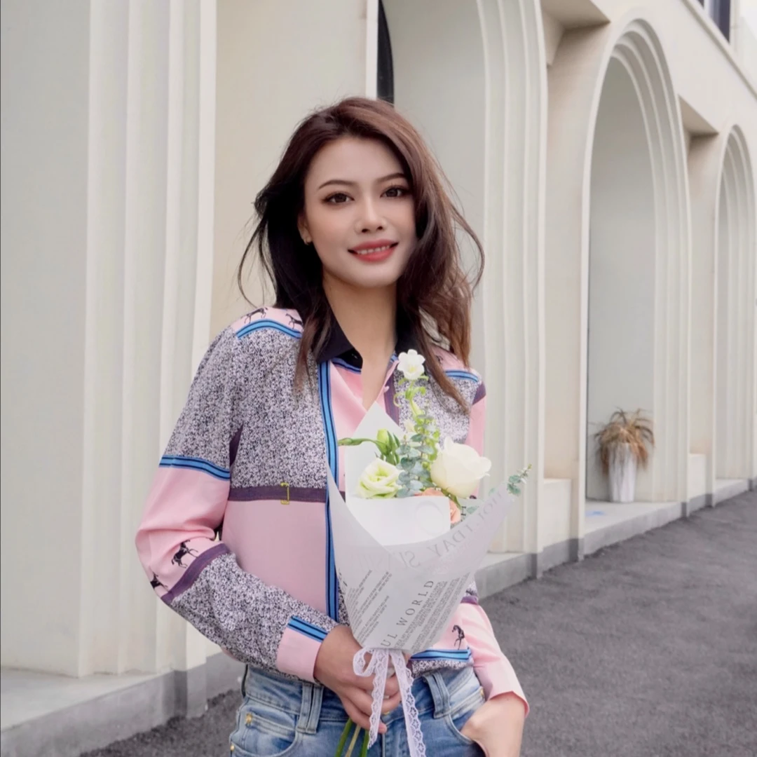 原创时尚轻奢粉色碎花女衬衫气质潮流通勤百搭印花高级感女衬衣