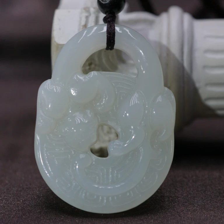 和田玉复古双龙吊坠 YCFL101303