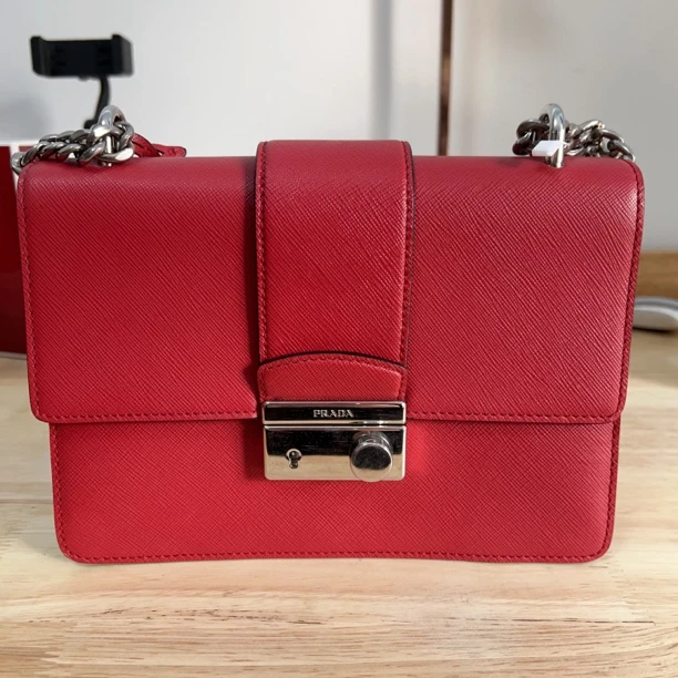 prada 百搭款时尚红色单肩包--