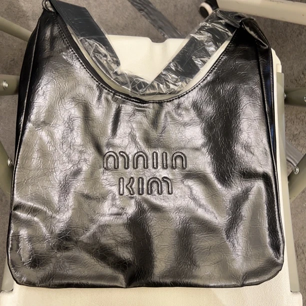 99新  MATIN KIM美拉德大容量单肩浮雕腋下包