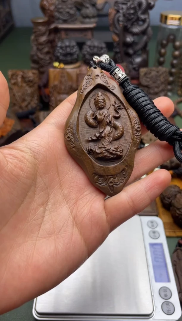 【闪购商品】香木新随型御龙观音