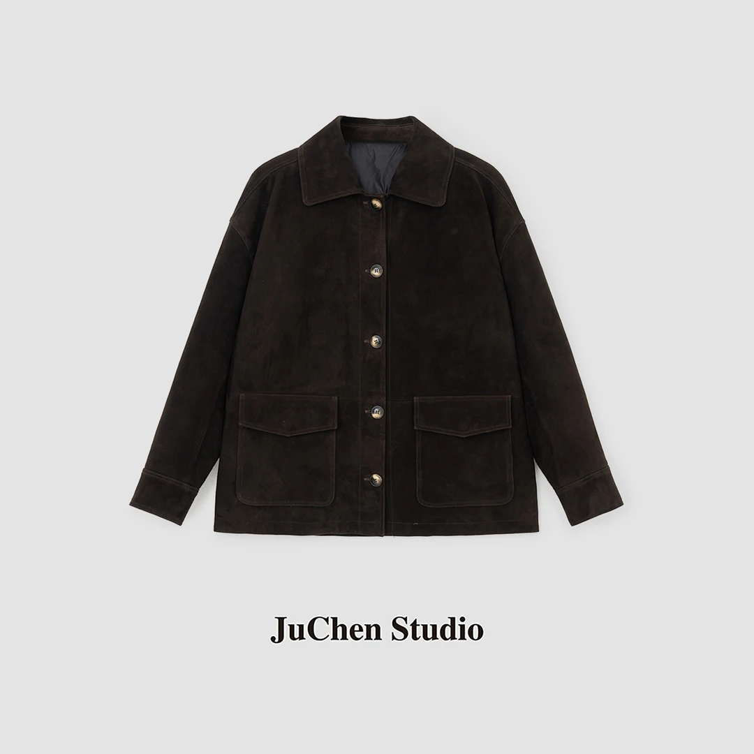 “榛果黑巧”浓郁暖调老钱风柔雾反绒翻领皮鹅绒服 JY2405092-996