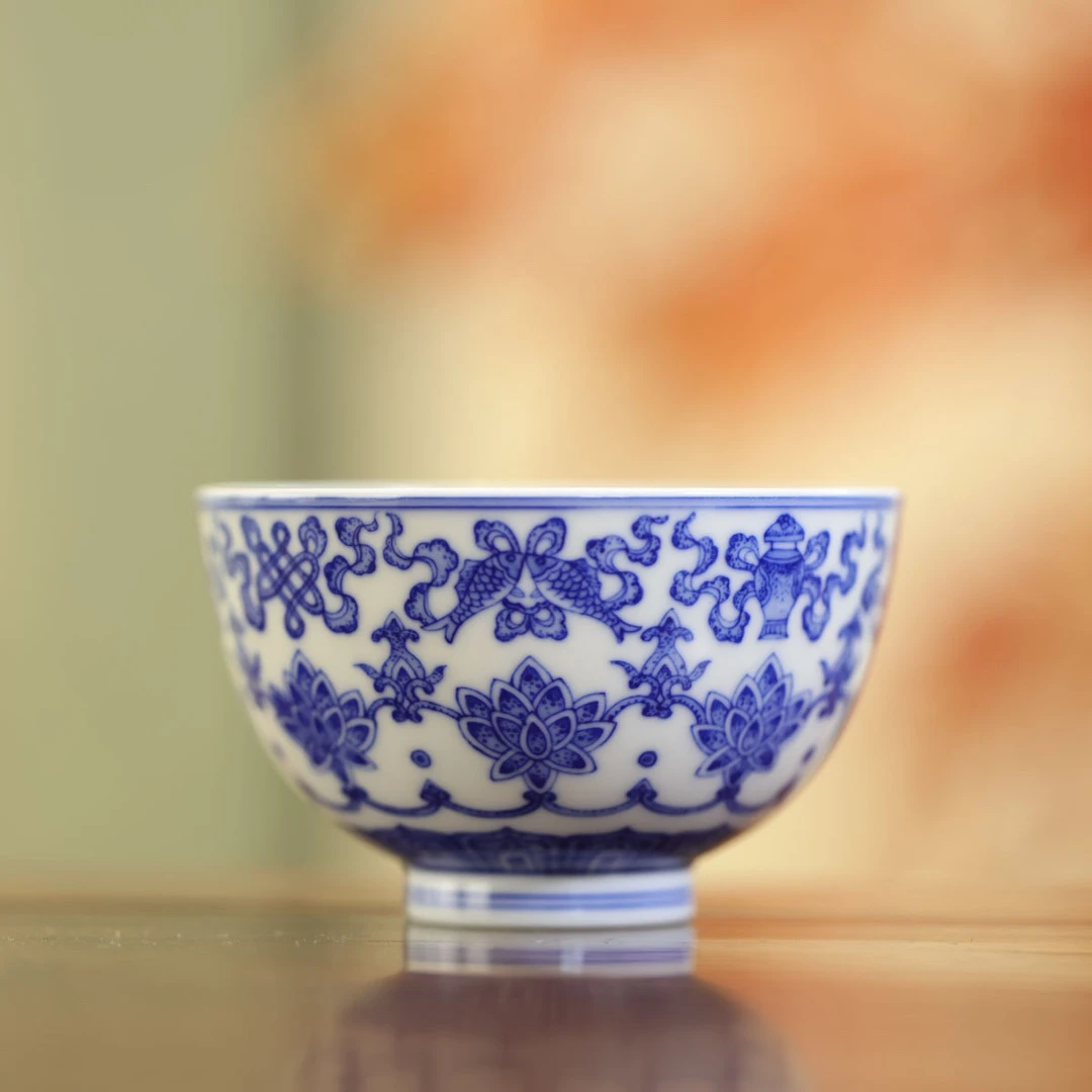 小桥-青花莲托八宝鸡心杯手工陶瓷有差异