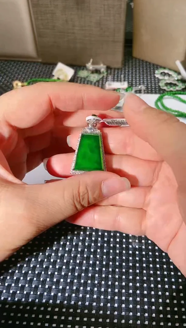 【闪购商品】翡翠吊坠(赠链)银S925镶嵌11111111