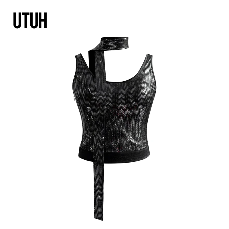 【TO 1】 UTUH 黑色U领修身露脐小众设计感上衣 配：领带 TLWFA1N249