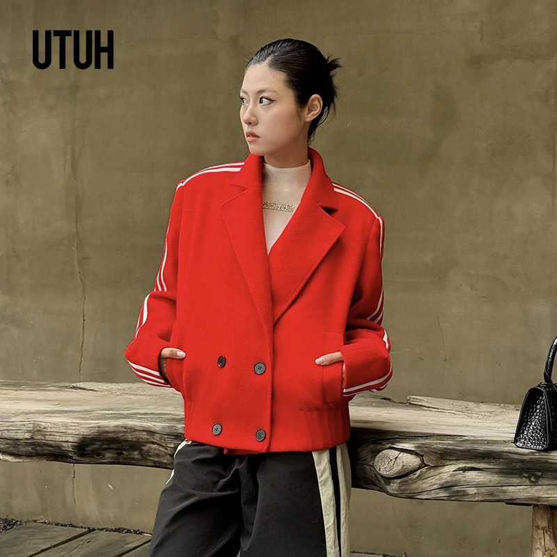 UTUH红色运动风趣味字母印花分割设计感休闲感呢料外套TUWFW2W320