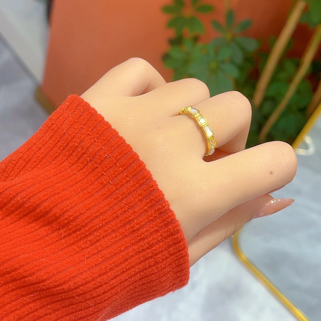 宝裕华黄金足金9995D 精工白贝母蛇戒指