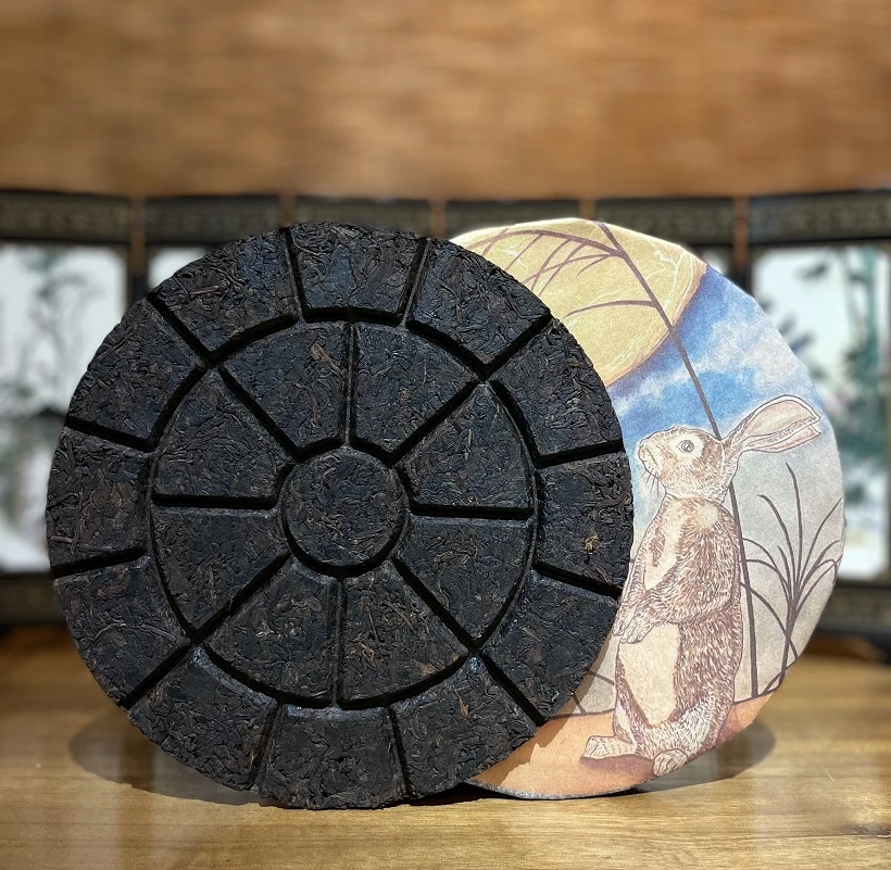 2018年 无量宏兔 口感独特  云南古树茶 纯正野生熟普 357g/饼