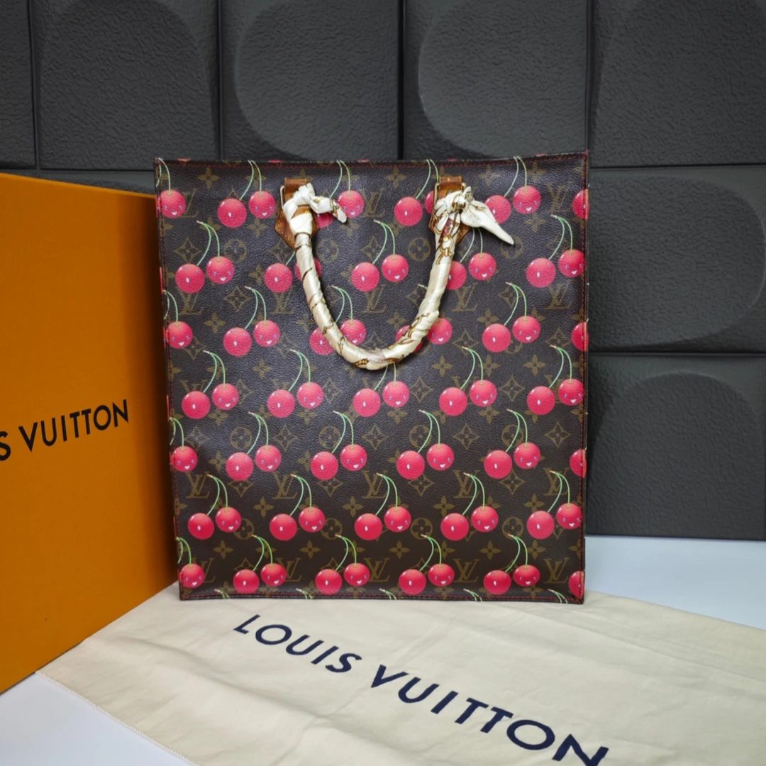 95新 LouisVuitton/路易威登 箱包/ 村上隆限量樱桃老花琴谱包
