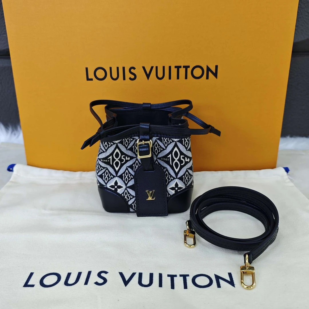 95新 LouisVuitton/路易威登 箱包/ 黑白mini水桶包/烧卖
