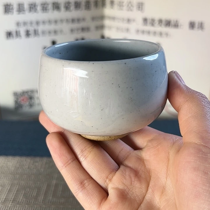 纯手工制作的纯白色