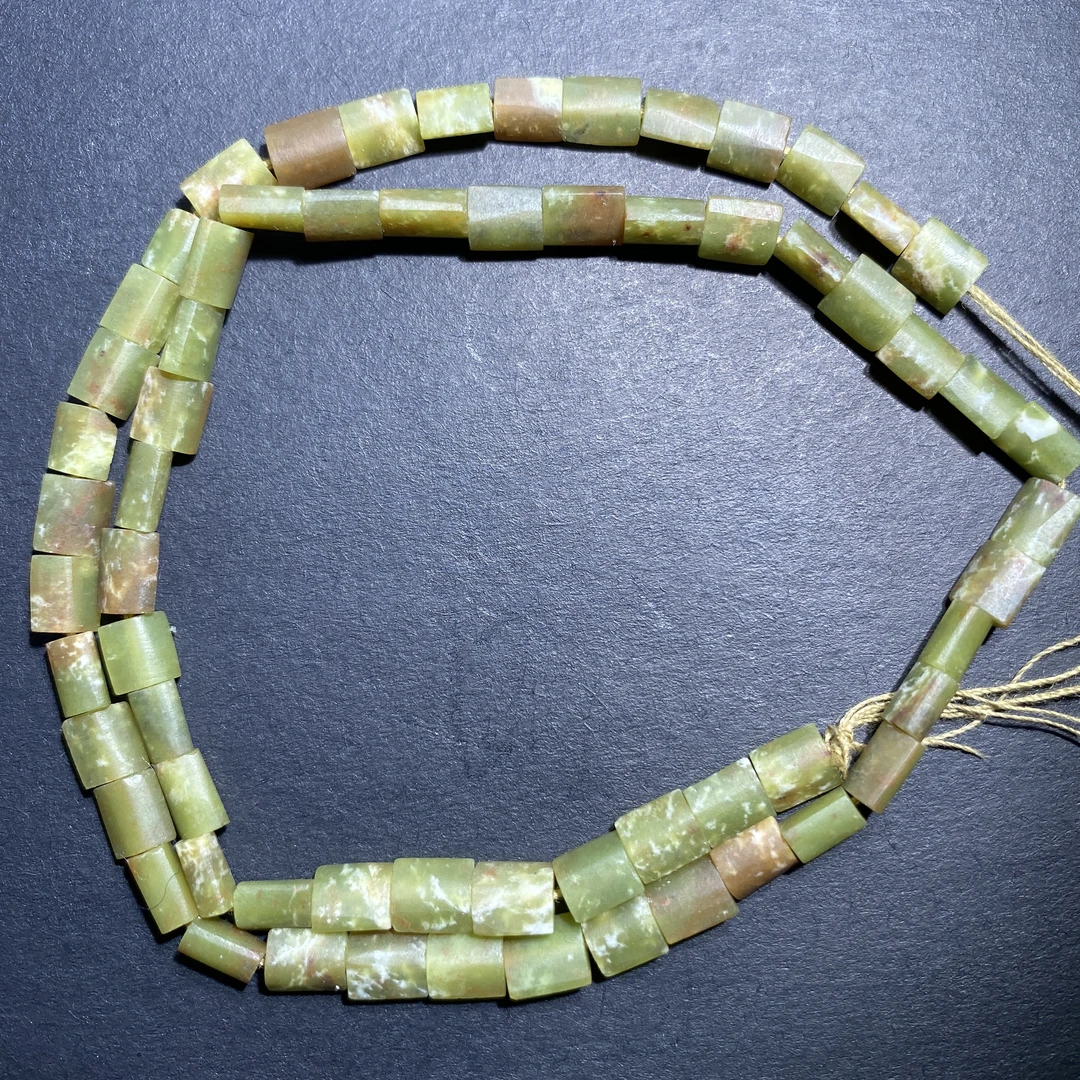 天然白皮松绿两棱管珠地方玉石项链（长度约40cm)