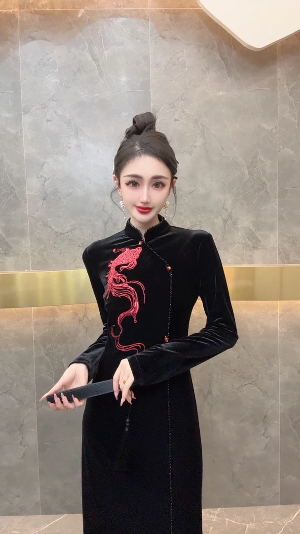 3245新国潮锦鲤刺绣加绒连衣裙