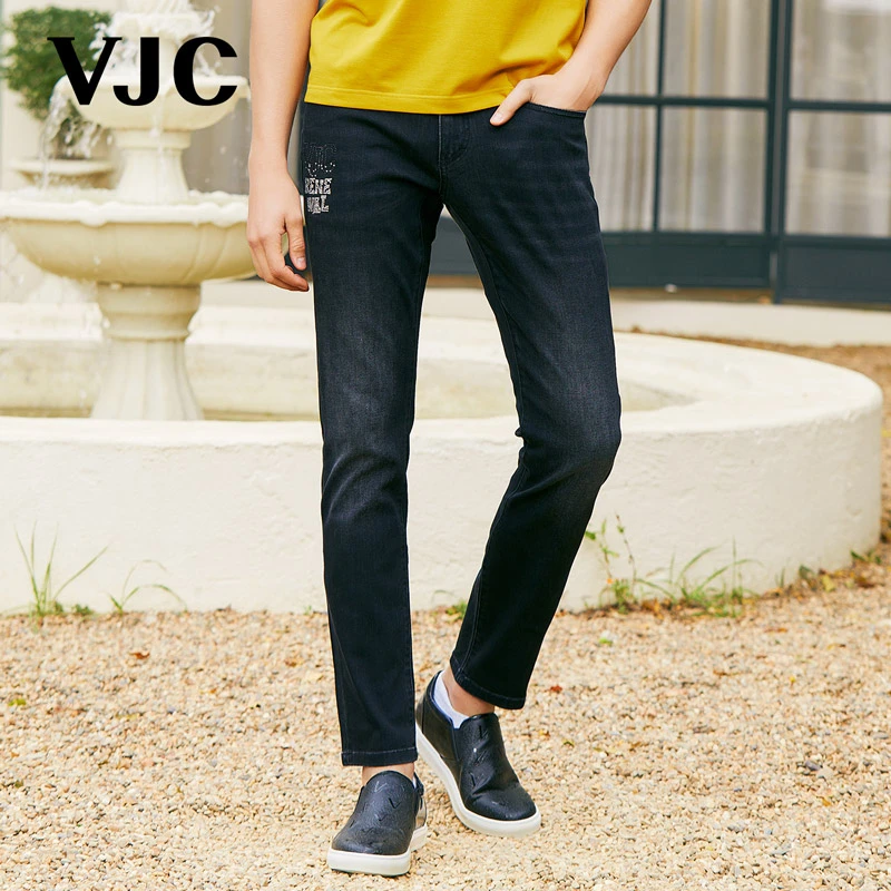 VJC/威杰思男装新款男士牛仔裤字母印花小脚裤B23AO3417