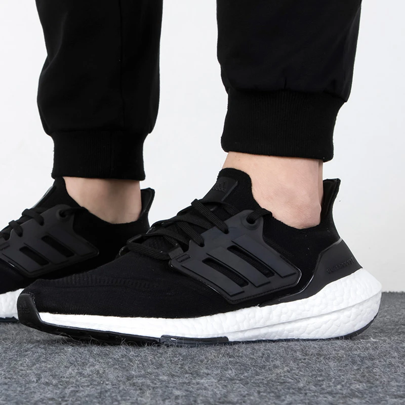 阿迪达斯男鞋春秋季网面运动鞋 ULTRABOOST减震训练跑步鞋 GX3062